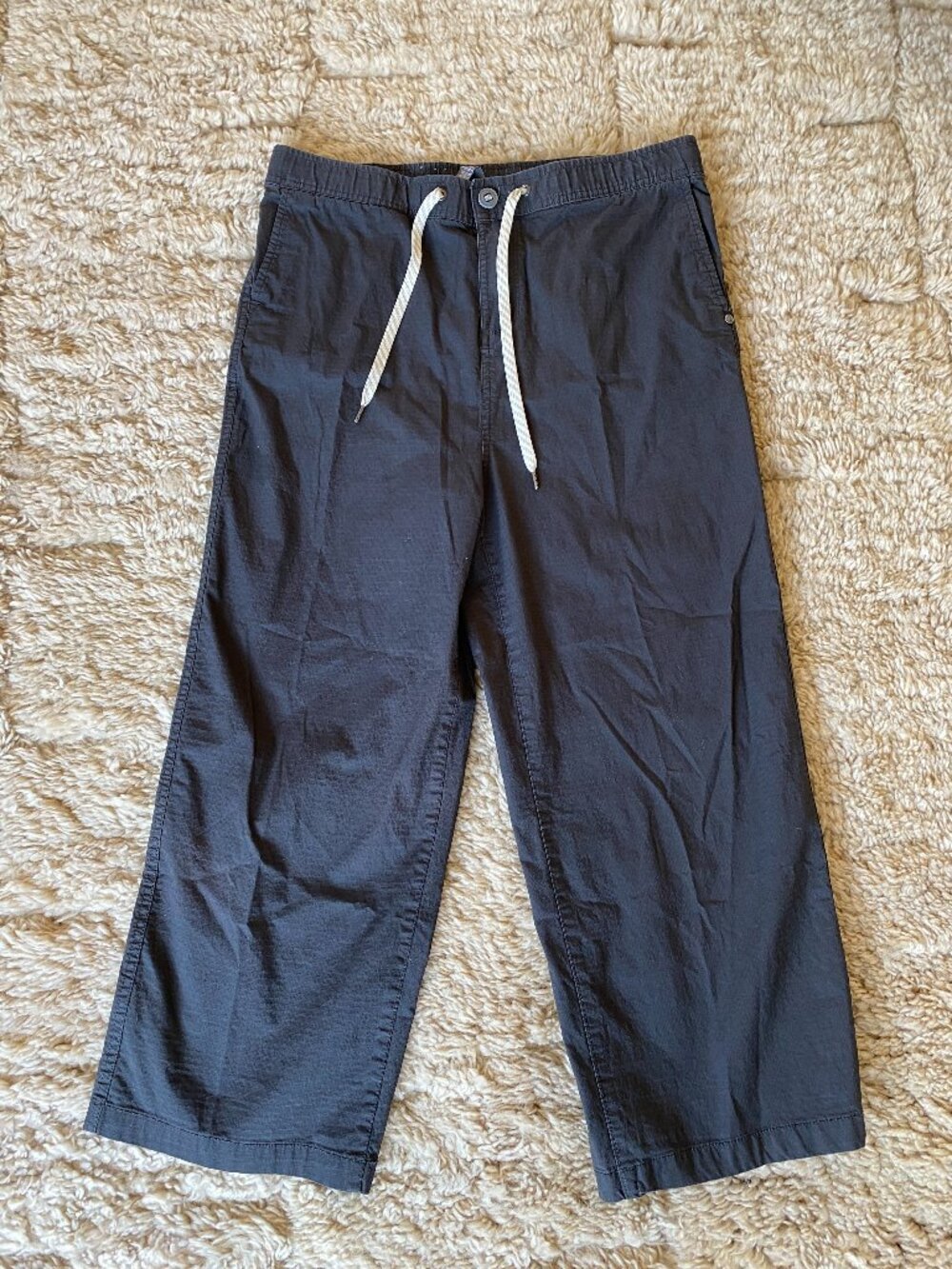 Vuori Women's Ripstop Wide-Leg Pants in Charcoal - X-Large